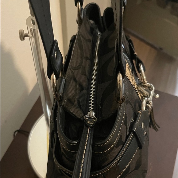 Coach Black and Tan Hampton Hook and Loop Satchel. - Picture 3 of 10